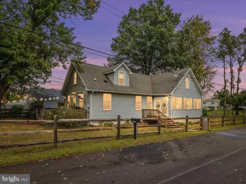 7616 Bay St, Pasadena, MD 21122