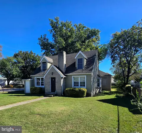 151 Riviera Dr, Pasadena, MD 21122