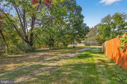 Exterior - 8198 Forest Glen Dr, Pasadena, MD 21122 photo 2 of 15
