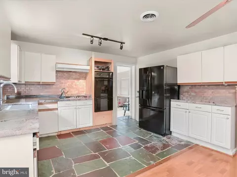Kitchen - 3 Park Ln, Annapolis, MD 21403 photo 2 of 3
