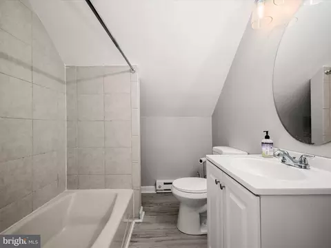 Bath - 3 Park Ln, Annapolis, MD 21403 photo 2 of 2