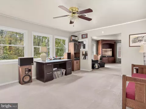 Living - 3 Park Ln, Annapolis, MD 21403 photo 2 of 7