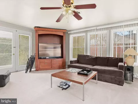 Living - 3 Park Ln, Annapolis, MD 21403 photo 4 of 7