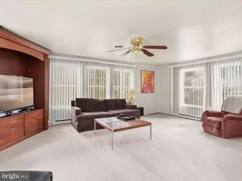 Living - 3 Park Ln, Annapolis, MD 21403 photo 3 of 7