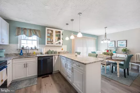Kitchen - 7954 Cobbler Ln, Pasadena, MD 21122 photo 3 of 5
