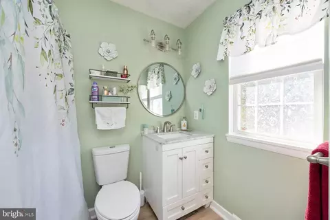 Bath - 7954 Cobbler Ln, Pasadena, MD 21122 photo 1 of 2