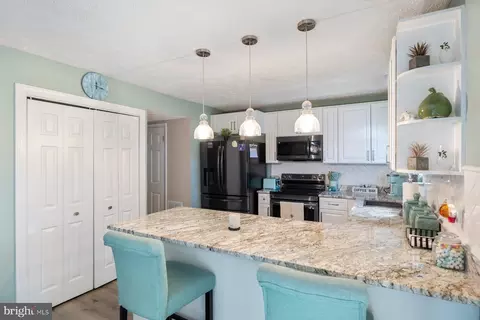 Kitchen - 7954 Cobbler Ln, Pasadena, MD 21122 photo 4 of 5