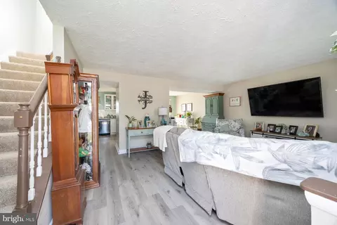 Entry Way - 7954 Cobbler Ln, Pasadena, MD 21122 photo 1 of 1