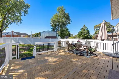 Exterior - 7954 Cobbler Ln, Pasadena, MD 21122 photo 5 of 6