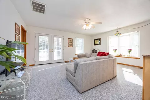 301 Light Street Ave, Pasadena, MD 21122 photo 8