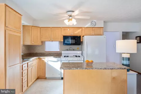 301 Light Street Ave, Pasadena, MD 21122 photo 5