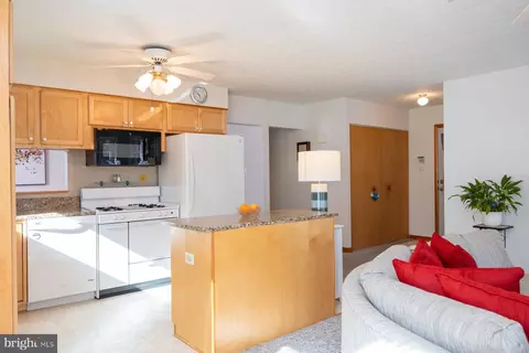301 Light Street Ave, Pasadena, MD 21122 photo 6