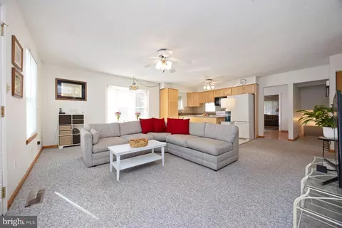 301 Light Street Ave, Pasadena, MD 21122 photo 3
