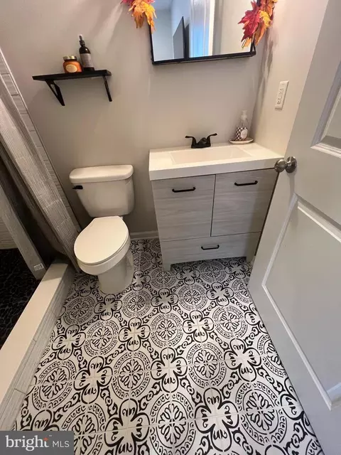 Bath - 3106 Laurel Hill Rd, Hanover, MD 21076 photo 5 of 6
