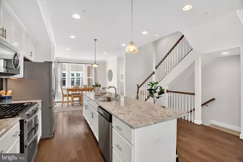 Entry Way - 606 James Walker Pl, Annapolis, MD 21401 photo 5 of 9