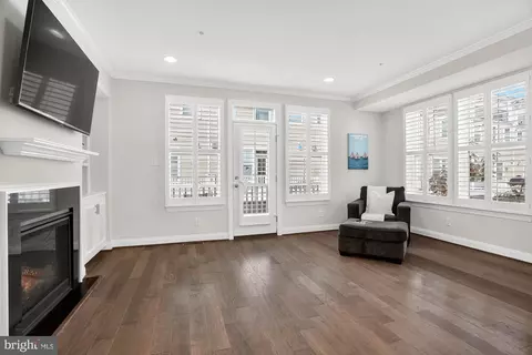 Living - 606 James Walker Pl, Annapolis, MD 21401 photo 1 of 2