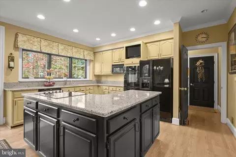 Kitchen - 100 Asquithoaks Ln, Arnold, MD 21012 photo 2 of 6