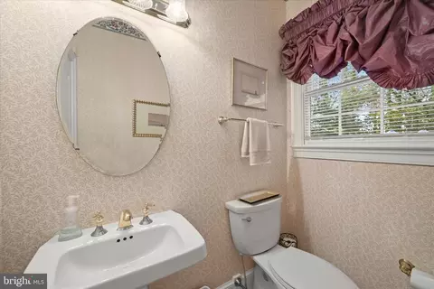 Bath - 100 Asquithoaks Ln, Arnold, MD 21012 photo 1 of 7