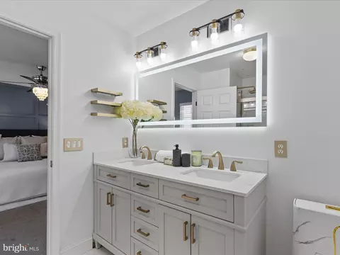 Bath - 78 Two Rivers Dr, Edgewater, MD 21037 photo 2 of 5