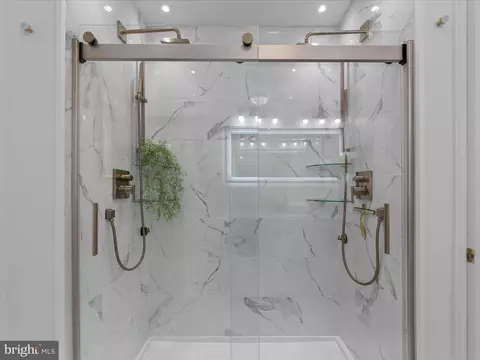 Bath - 78 Two Rivers Dr, Edgewater, MD 21037 photo 4 of 5