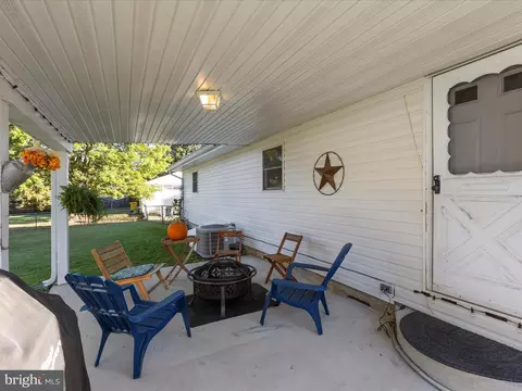 Exterior - 14 Brookview Ave, Pasadena, MD 21122 photo 6 of 14