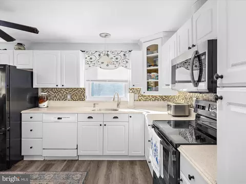 Kitchen - 14 Brookview Ave, Pasadena, MD 21122 photo 3 of 3