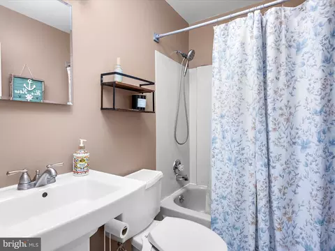 Bath - 14 Brookview Ave, Pasadena, MD 21122 photo 1 of 4