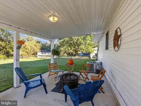 Exterior - 14 Brookview Ave, Pasadena, MD 21122 photo 5 of 14