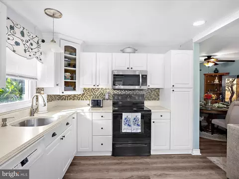 Kitchen - 14 Brookview Ave, Pasadena, MD 21122 photo 2 of 3