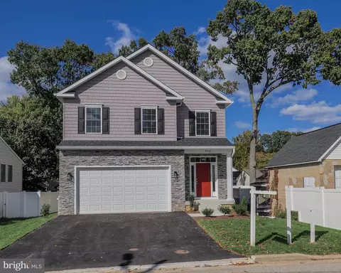 772 209th St, Pasadena, MD 21122
