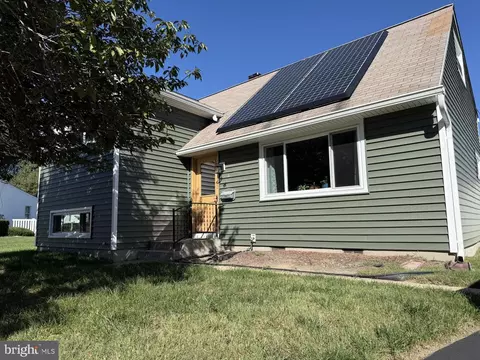 4 Silver Cir, Pasadena, MD 21122 photo 2