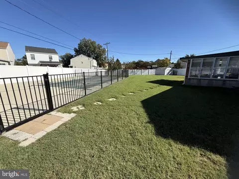4 Silver Cir, Pasadena, MD 21122 photo 3