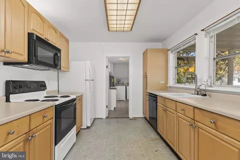 Entry Way - 6008 Allwine Ave, Deale, MD 20751 photo 1 of 1
