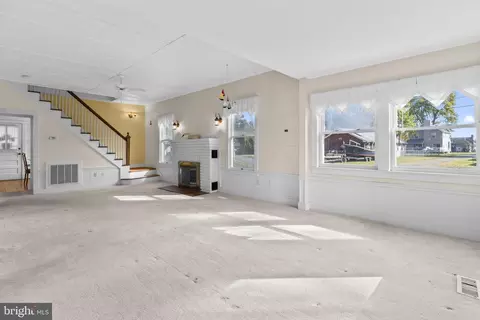 Living - 6008 Allwine Ave, Deale, MD 20751 photo 3 of 4