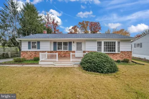 697 W Maple Rd, Linthicum Heights, MD 21090