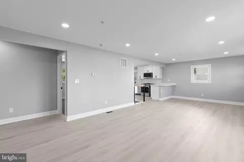 Living - 1831 Drew St, Annapolis, MD 21401 photo 2 of 4
