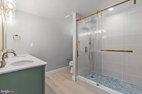 Bath - 1831 Drew St, Annapolis, MD 21401 photo 4 of 6