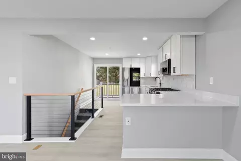 Entry Way - 1831 Drew St, Annapolis, MD 21401 photo 1 of 3