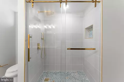 Bath - 1831 Drew St, Annapolis, MD 21401 photo 6 of 6
