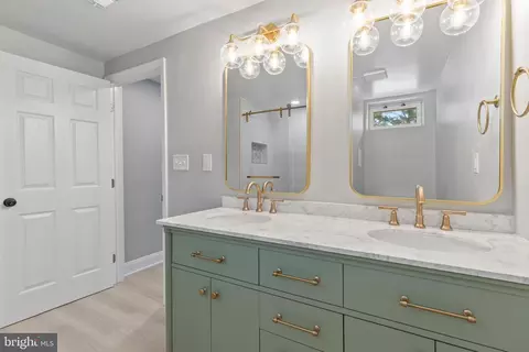 Bath - 1831 Drew St, Annapolis, MD 21401 photo 5 of 6