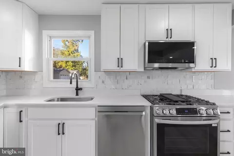 Kitchen - 1831 Drew St, Annapolis, MD 21401 photo 2 of 3