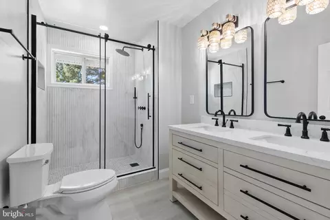 Bath - 1831 Drew St, Annapolis, MD 21401 photo 1 of 6