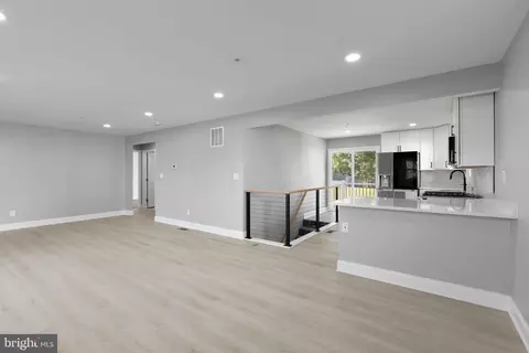 Living - 1831 Drew St, Annapolis, MD 21401 photo 4 of 4