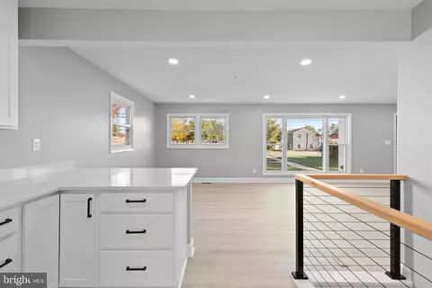 Entry Way - 1831 Drew St, Annapolis, MD 21401 photo 2 of 3