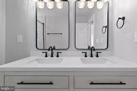 Bath - 1831 Drew St, Annapolis, MD 21401 photo 3 of 6
