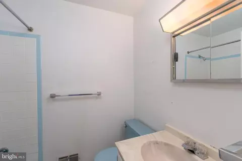 Bath - 1419 Mariner Dr, Arnold, MD 21012 photo 2 of 2
