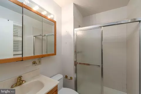 Bath - 1419 Mariner Dr, Arnold, MD 21012 photo 1 of 2
