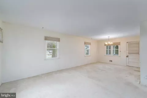 Living - 1419 Mariner Dr, Arnold, MD 21012 photo 2 of 4
