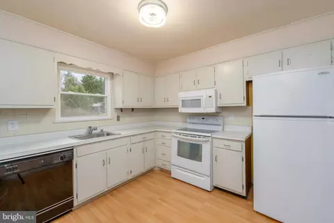 Kitchen - 1419 Mariner Dr, Arnold, MD 21012 photo 1 of 1