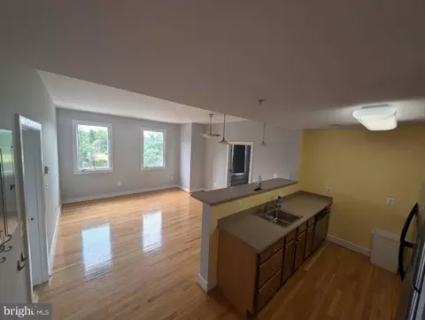 400 Renfro Dr #206, Glen Burnie, MD 21060